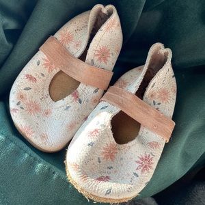 White floral leather mary janes 3